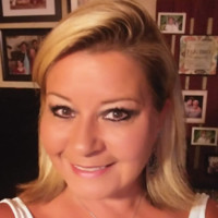Kim Hollis
