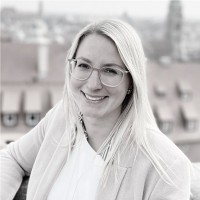 Julia Stahl