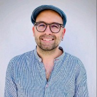 Víctor M. González Requena