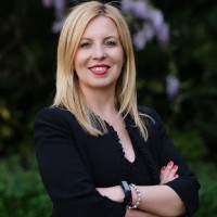 Dr. Aylin LÖLE