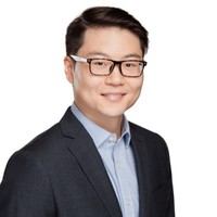 Chris He, Cfa