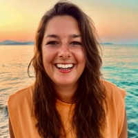 Emily De Raad