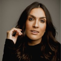 A L I N E • F A R I A S