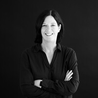 Angela Bauer