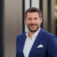 Dr. Christopher Steins