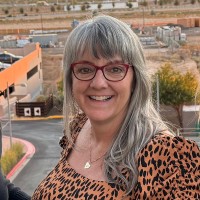 Deb Kippola, Cisr, Trs