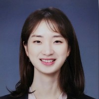 김윤진
