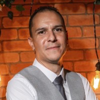 Maurilio L.