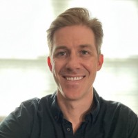 Jordan Roos, Aia