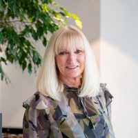Tina Hughan, Cmktr