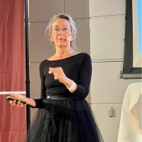 Prof Bettina Borisch
