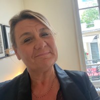 Isabelle De Peretti