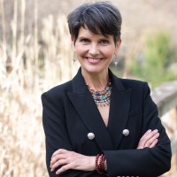 Suzanne Bond