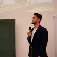 Selçukhan Ünekbaş