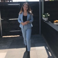 Demi Bil