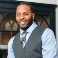 Andrew Favors