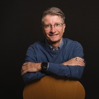 Dr. Roberto Rivola