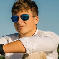 ashton vickers