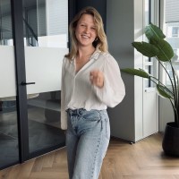 Suzanne Wakker