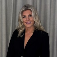 Nicole Geringer, Mba