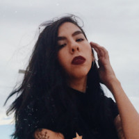 Valeria Flores
