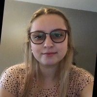 Stephanie T Delong