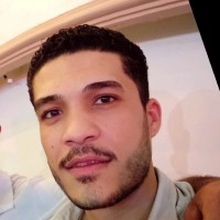 مصطفي عزام