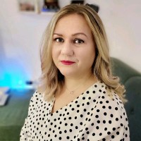 Simona B.