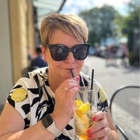 Sharon Holt