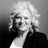 Lori Armstrong, Mpa