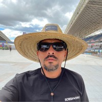 Richard Gomez