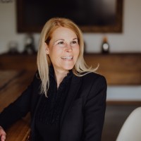 Simone Wolf