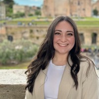 Madai Hernandez, Pe