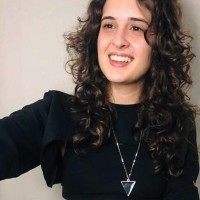 Thais Olim