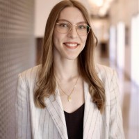 Krista Simon Luzynski, Pe
