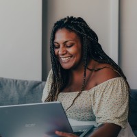 Julia Oliveira Castro