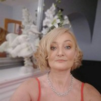 Jayne Knights