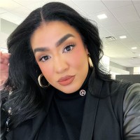 Alejandra Flores