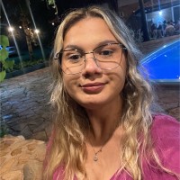 Júlia Reis