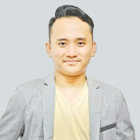 Nik M H.