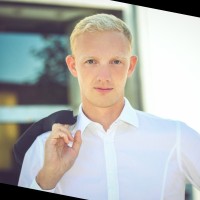 Benedikt N. Van Vliet