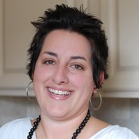 Julia Wagg, Chrl