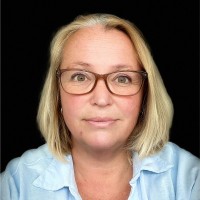Esther Velzen