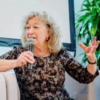 Anne Dedry