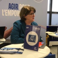 Véronique DE LA ROCHERE