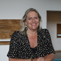 Ellen Oostdam