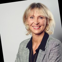 Ann Berzine - Responsable De Clientèle Salons