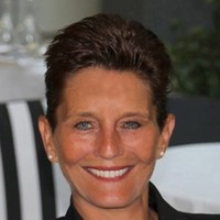 Susanne Woll