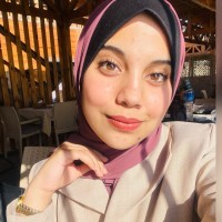 sara (Graphic Designer)