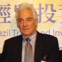 Robert E Grant